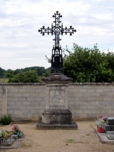 Saint-Erme-Outre-et-Ramecourt (Aisne) croix de (l'ancien) cimetière à Outre photo