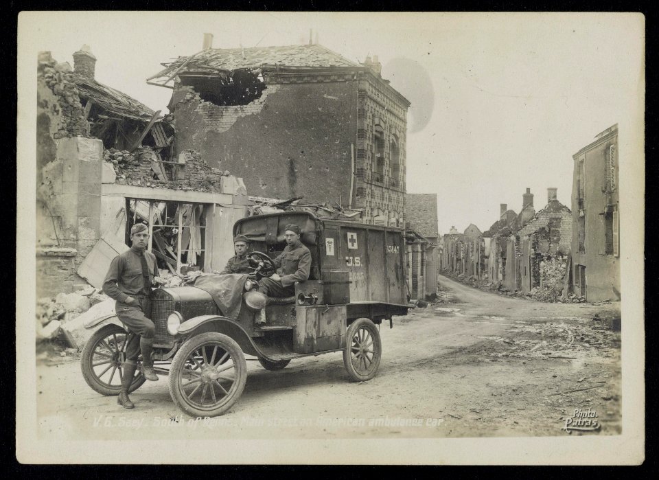 Sacy, South of Reims, Main Street, an American Ambulance Car, Bestanddeelnr 158-0832
