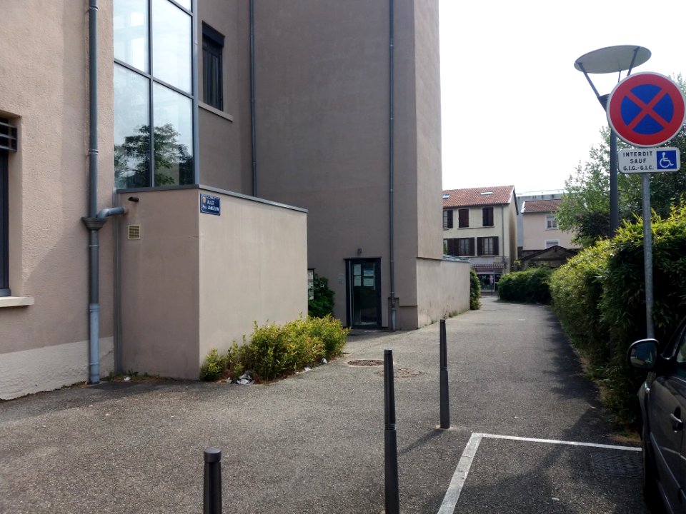 Saint-Fons - Allée Paul Langevin, coté est