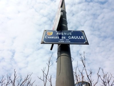 Saint-Fons - Avenue Charles de Gaulle, plaque