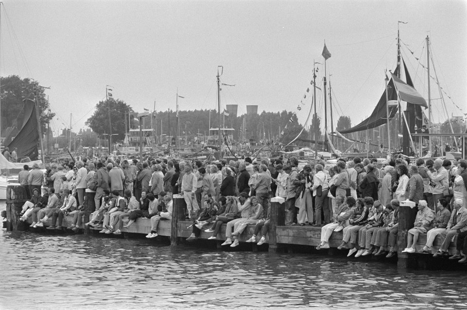 Sail'85 de volgepakte oevers, Bestanddeelnr 933-3893