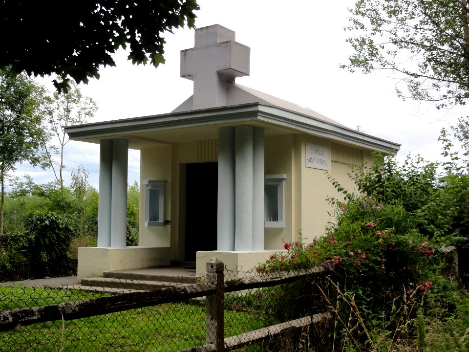 Sains-du-Nord (Nord, Fr) chapelle Ste Thérèse, extérieur