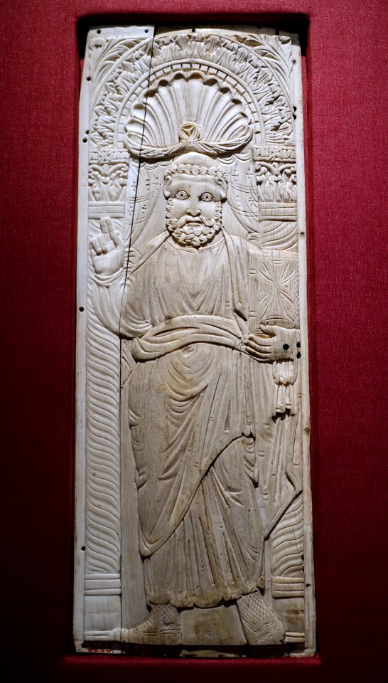 Saint Peter, from the Basilica Notre-Dame de Tongres, French or Italian workshop, 6th-7th century AD, ivory with left part restored - Cinquantenaire Museum - Brussels, Belgium - DSC08814