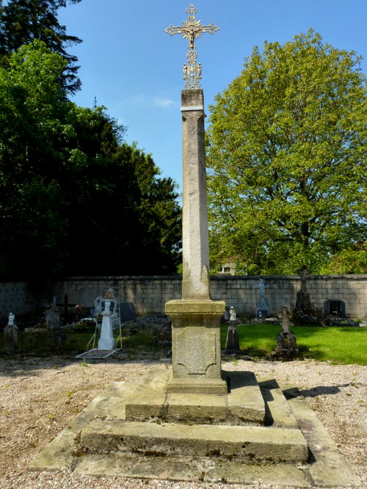 Saint-Aubin-de-Scellon (Eure-Fr) croix de cimetière