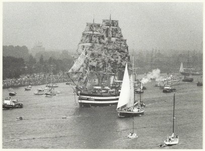Sail 1985 met het Italiaanse vlaggeschip Ämerigo Vespucci op het Noordzeekanaal. NL-HlmNHA 54020189