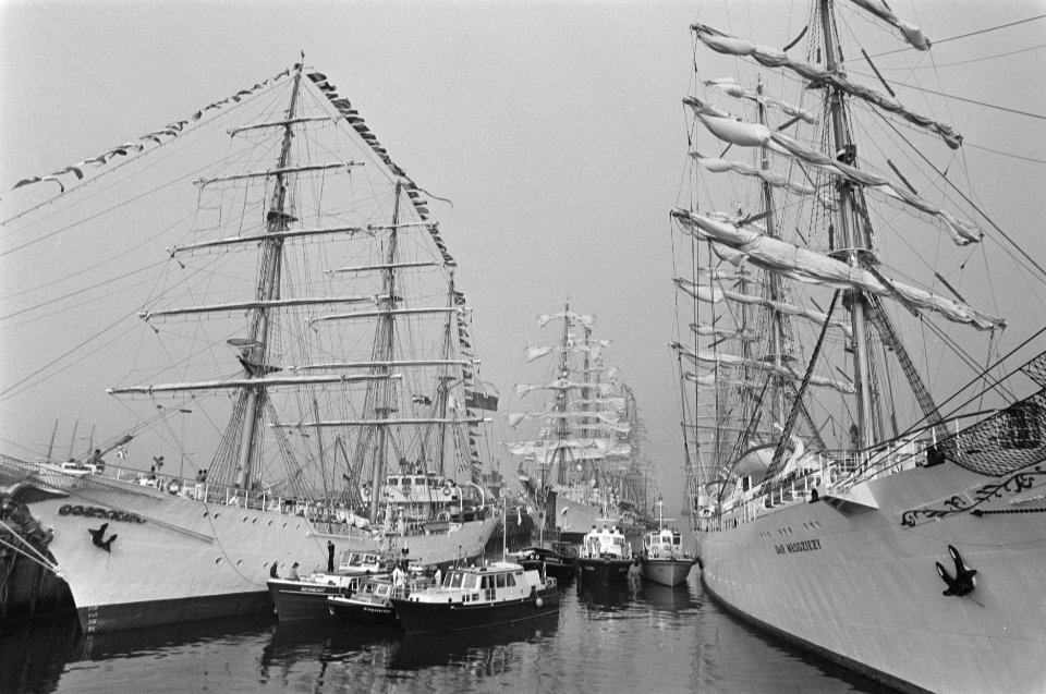 Sail'85 de windjammers in de sluis bij IJmuiden, Bestanddeelnr 933-3892