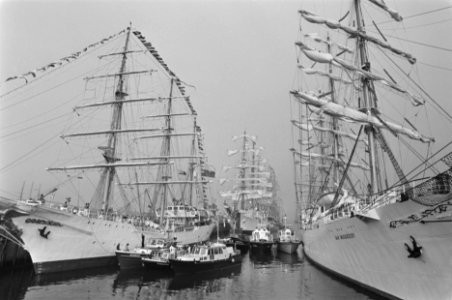 Sail'85 de windjammers in de sluis bij IJmuiden, Bestanddeelnr 933-3892