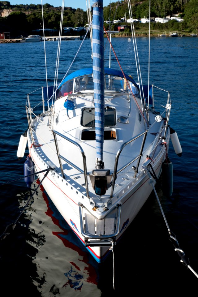 Sailboat moored in Govik