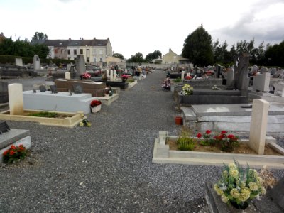 Sains-du-Nord (Nord, Fr) cimetière avec tombes de guerre de la CWGC