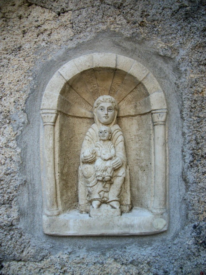 Saint-Bertrand-de-Comminges - Statue de la Vierge Marie à l'enfant 01