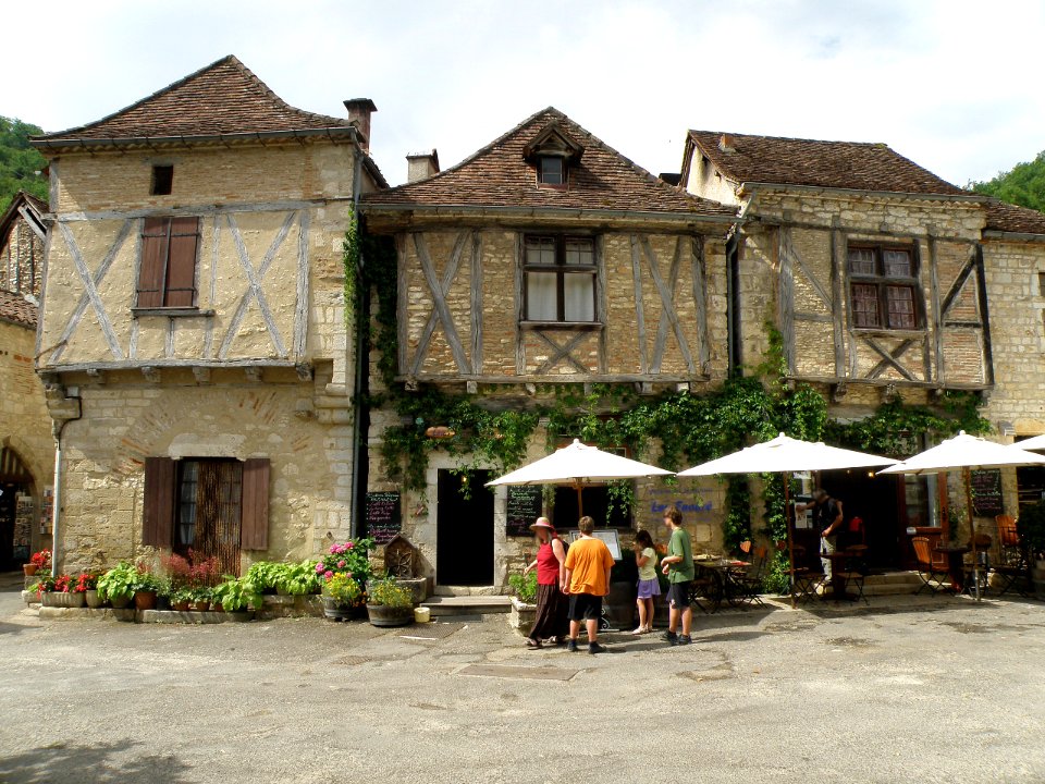 Saint-Cirq-Lapopie Place du Sombral