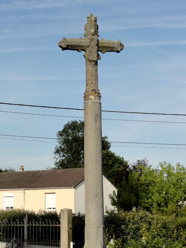 Sainte-Marguerite-sur-Fauville (Seine-Mar.) croix de cimetière (02)