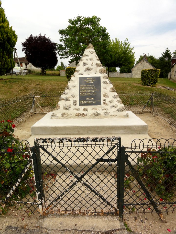 Sainte-Preuve (Aisne) monument aux morts