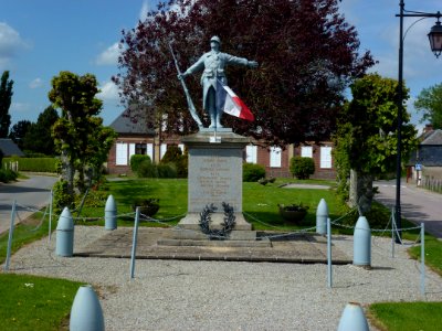 Sainte-Opportune-du-Bosc (Eure, Fr) monument aux morts