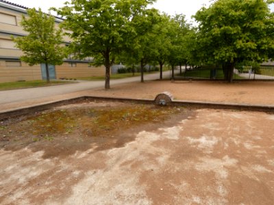 Saint-Genis-Laval - Parc de Beauregard - Esplanade de l'internat - Bassin