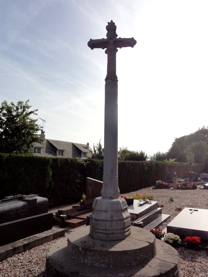 Sainte-Marguerite-sur-Fauville (Seine-Mar.) croix de cimetière (01)