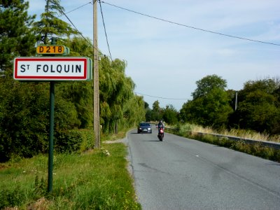 Saint-Folquin (Pas-de-Calais) entrée de Saint-Folquin, au long du Mardick