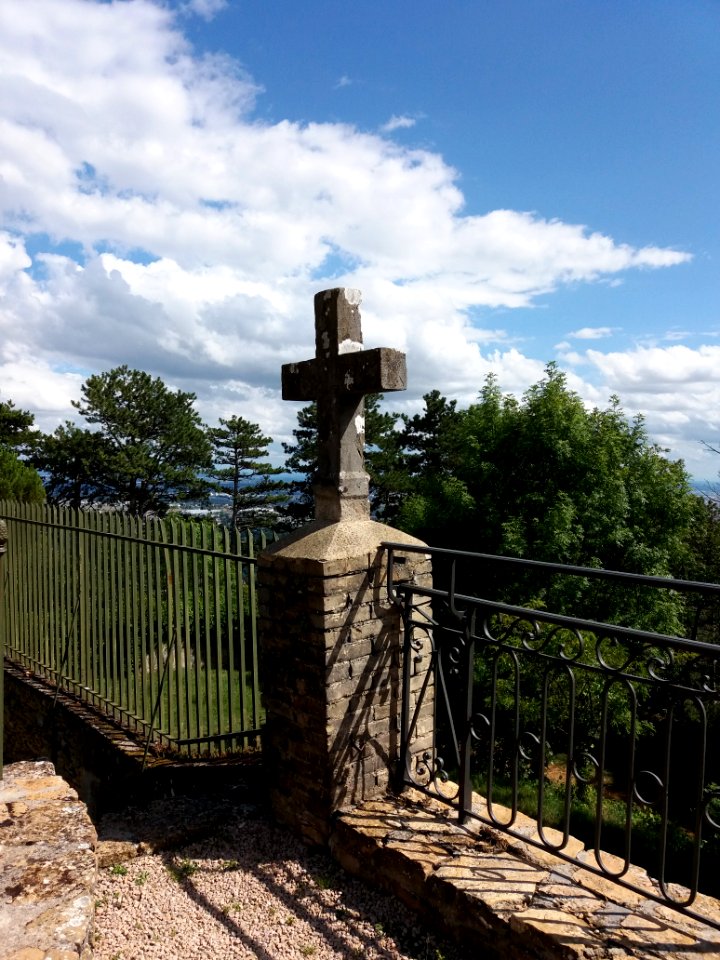 Saint-Cyr-au-Mont-d'Or - Ermitage du Mont Cindre - Jardin potager, croix en pierre