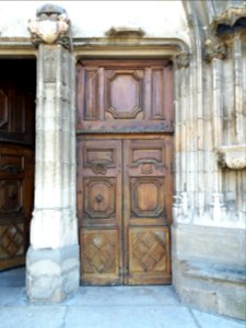 Saint-Chef - Église Saint-Theudère, porte principale droite