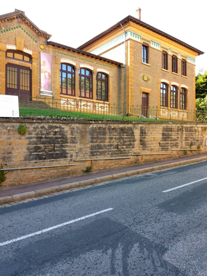 Saint-Cyr-au-Mont-d'Or - Rue Louis Touchagues, école du Bourg (1)