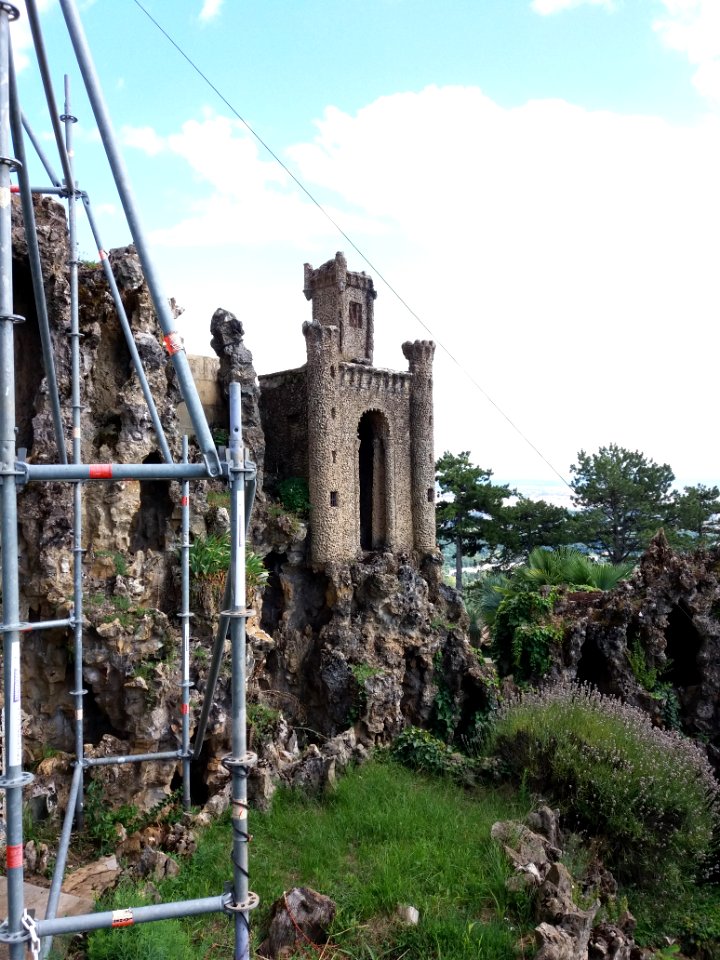 Saint-Cyr-au-Mont-d'Or - Ermitage du Mont Cindre - Jardin de prière, château 02