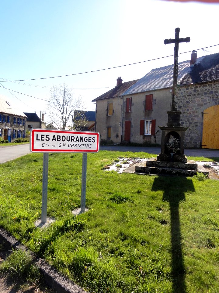 Sainte-Christine (Puy-de-Dôme) wayside cross and city limit sign Les Arbouranges