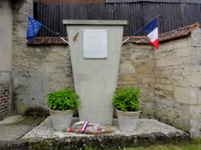 Sainte-Croix (Aisne) monument aux morts