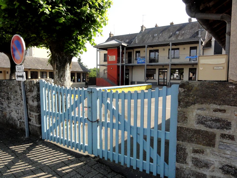 Saint-Aubin-de-Locquenay (Sarthe) école primaire et maternelle