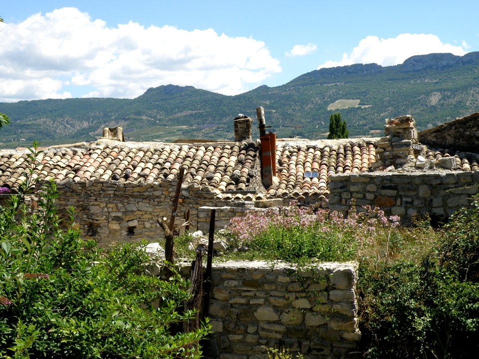 Sainte-Jalle Vieux bourg 13