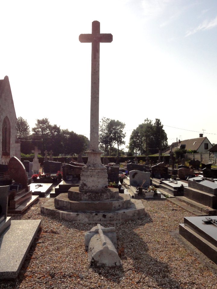 Saint-Aubin-de-Crétot (Seine-Mar.) croix de cimetière