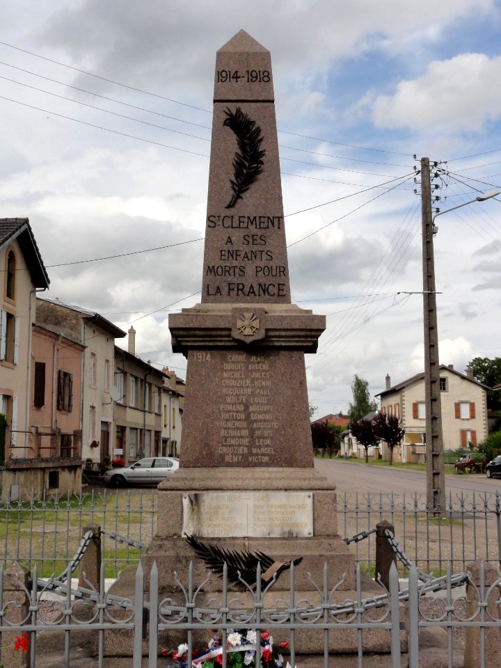 Saint-Clément (M-et-M) monument aux morts