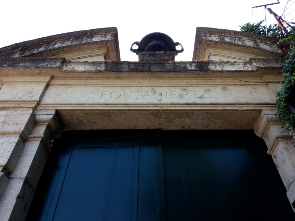 Sainte-Foy-lès-Lyon - Chemin de Fontanières - Entrée du domaine de Fontanières - Haut de la porte