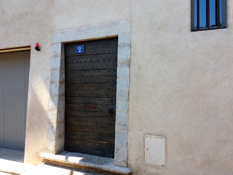 Sainte-Foy-lès-Lyon - Avenue Valioud - Porte au numéro 2