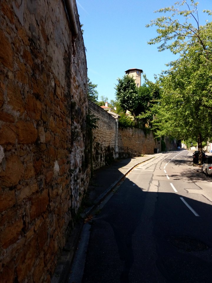 Sainte-Foy-lès-Lyon - Chemin de Fontanières - Tour de guet Fontanières