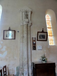 Sainte-Geneviève (Aisne) Église, une colonne décorative