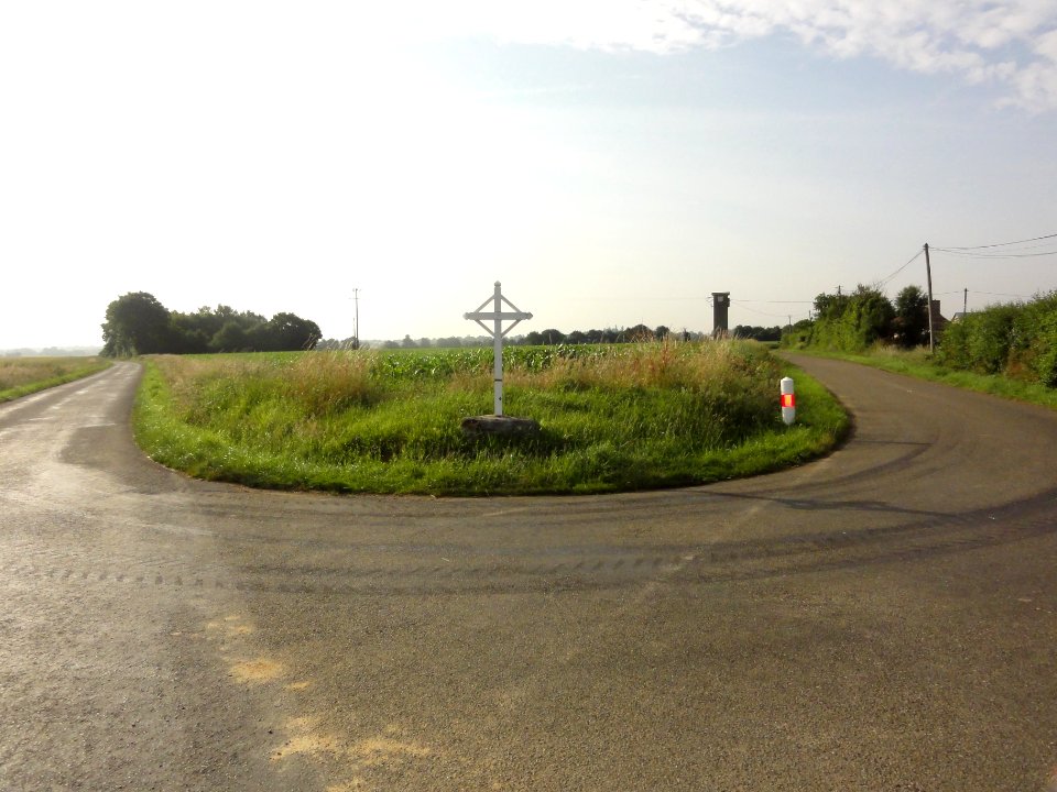Saint-Christophe-du-Jambet (Sarthe) croix de chemin C6