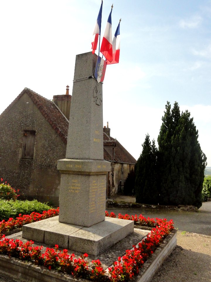 Saint-Christophe-du-Jambet (Sarthe) monument aux morts