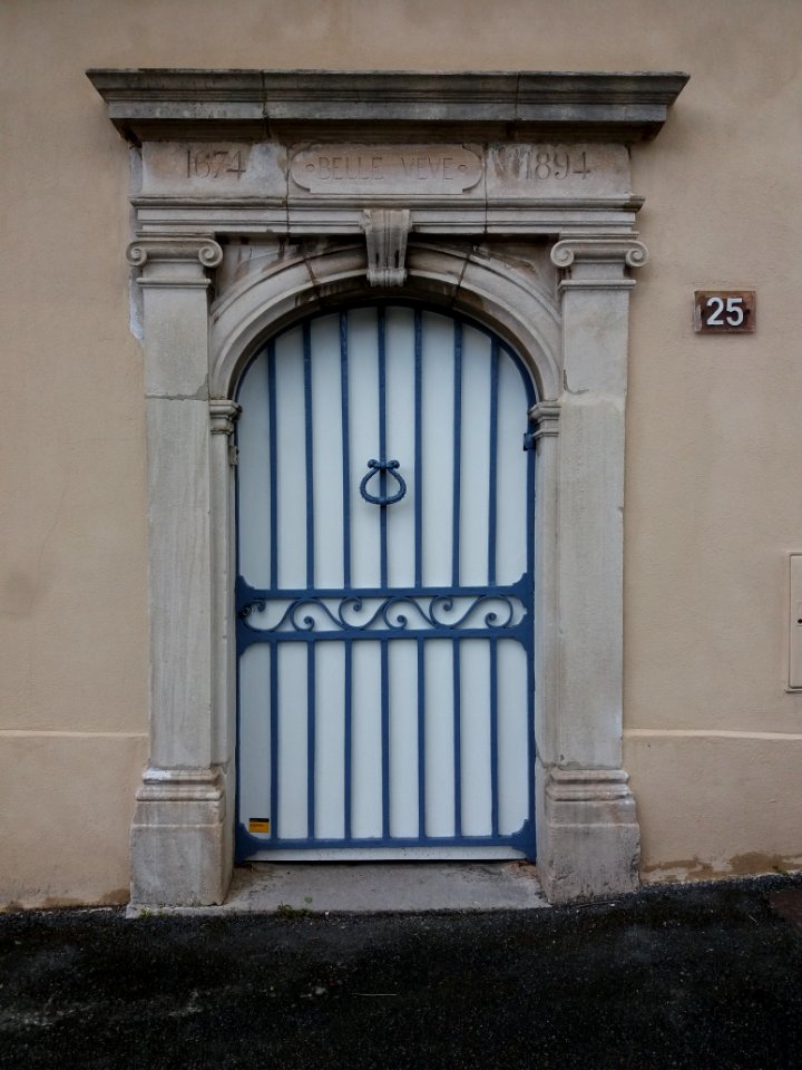 Sainte-Foy-lès-Lyon - Rue Georges Clemenceau, porte au numéro 25