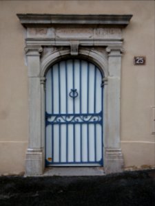 Sainte-Foy-lès-Lyon - Rue Georges Clemenceau, porte au numéro 25