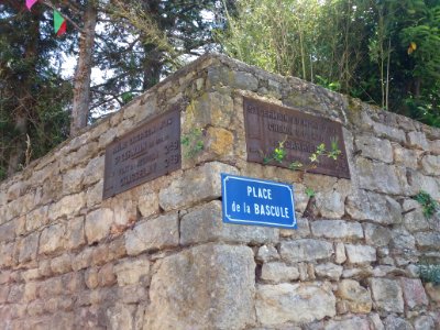Saint-Germain-au-Mont-d'Or - Place de la Bascule - Plaques