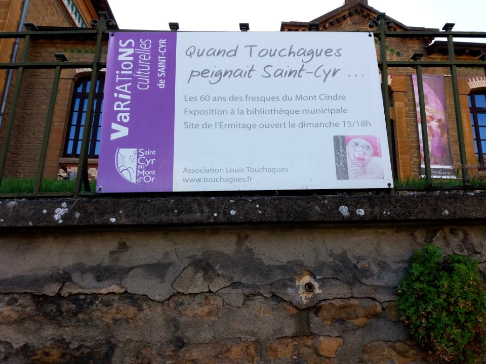 Saint-Cyr-au-Mont-d'Or - Rue Louis Touchagues, plaque pour les 60 ans des fresques du Mont Cindre