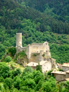 Saint-André-de-Chalançon, vue sur Chalancon village, château et église