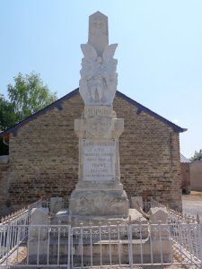 Saint-Fergeux (Ardennes) Monument aux morts