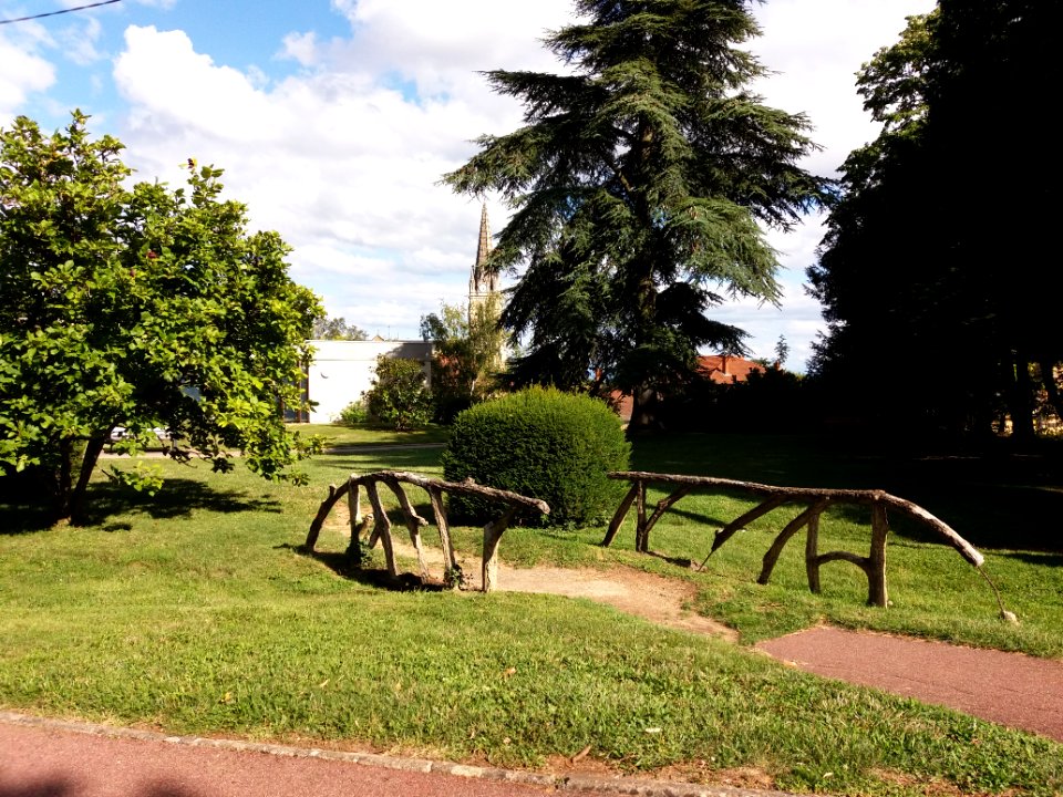 Saint-Cyr-au-Mont-d'Or - Parc de la Mairie, ancien pont (1)