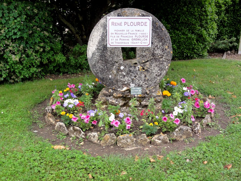 Saint-Cyr (Vienne) monument René Plourde, Nouvelle-France