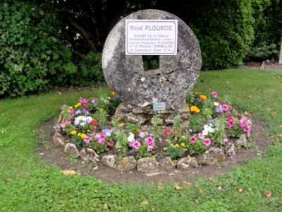 Saint-Cyr (Vienne) monument René Plourde, Nouvelle-France