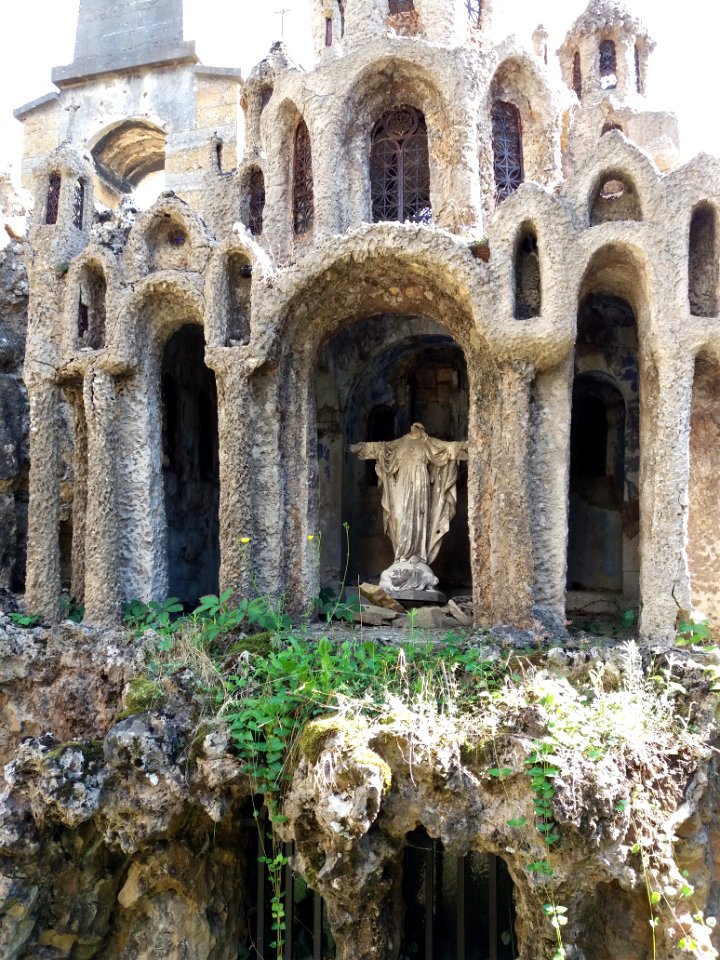 Saint-Cyr-au-Mont-d'Or - Ermitage du Mont Cindre - Jardin de prière, sculture 07