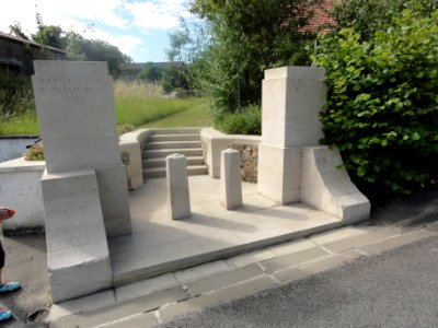 Saint-Erme-Outre-et-Ramecourt (Aisne) St Erme Communal Cemetery Extension (01)