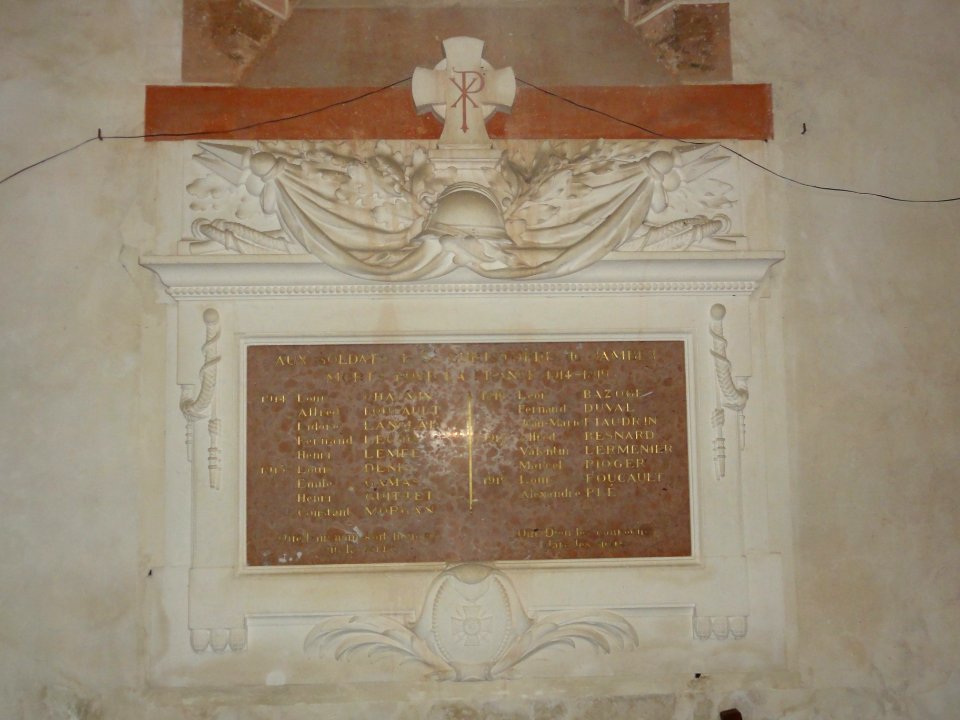 Saint-Christophe-du-Jambet (Sarthe) église intérieur, plaque avec relief, memorials soldats