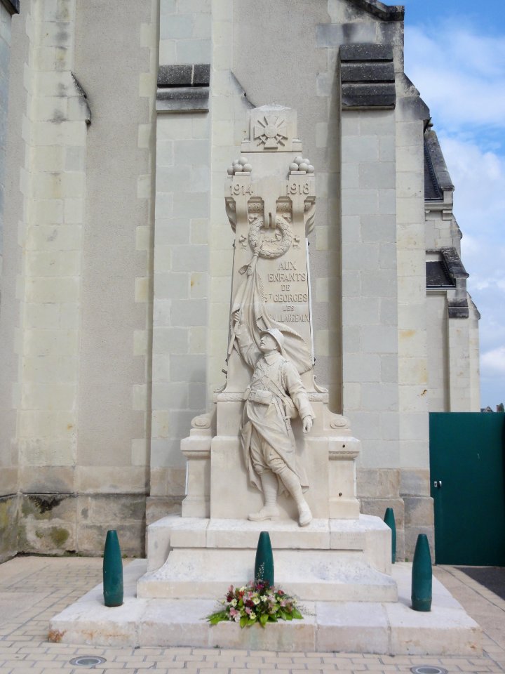 Saint-Georges-lès-Baillargeaux (Vienne) monument aux morts